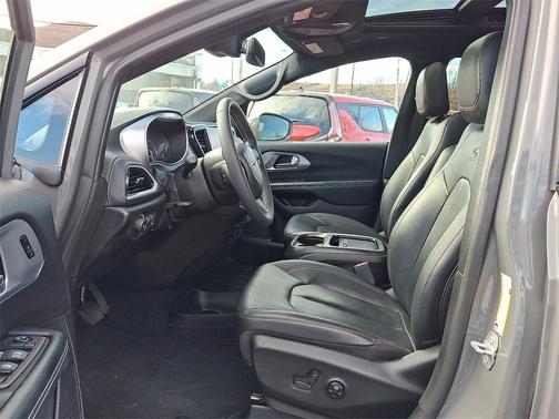 2022 Chrysler Pacifica Touring-L