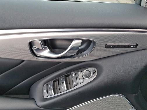 2022 INFINITI Q50 LUXE