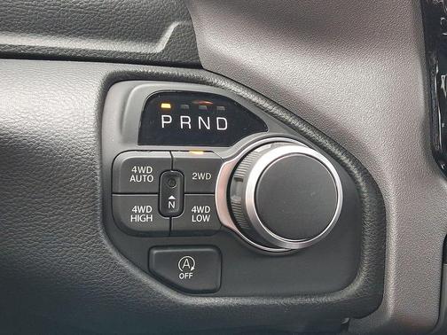 Bright White Clearcoat 2025 RAM 1500 Big Horn/Lone Star