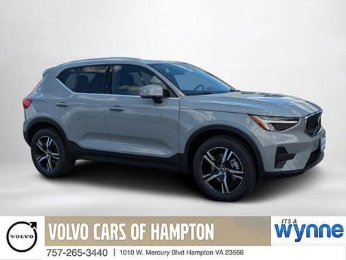 2025 Volvo XC40 B5 Core Bright Theme