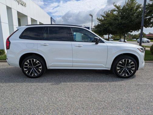 2026 Volvo XC90 B6 Ultra Dark Theme 7-Seater