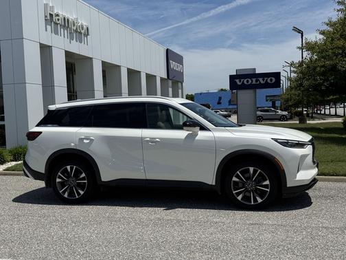 Majestic White 2023 INFINITI QX60 Luxe