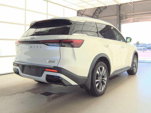 Majestic White 2023 INFINITI QX60 Luxe