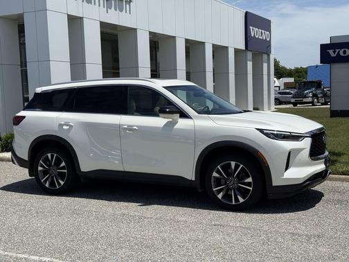 Majestic White 2023 INFINITI QX60 Luxe
