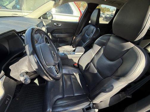 2022 Volvo XC60 B5 Inscription