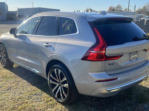 2023 Volvo XC60 B5 Ultimate Bright Theme