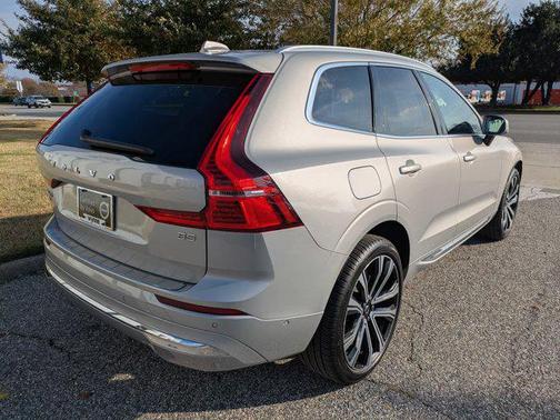 2023 Volvo XC60 B5 Ultimate Bright Theme