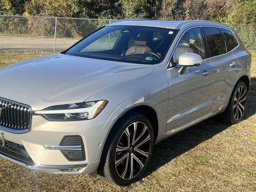 2023 Volvo XC60 B5 Ultimate Bright Theme