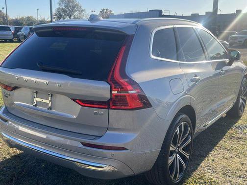 2023 Volvo XC60 B5 Ultimate Bright Theme