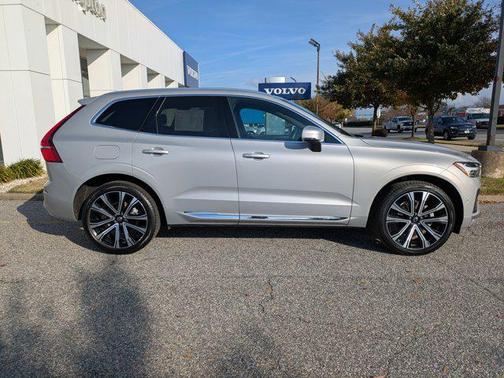 2023 Volvo XC60 B5 Ultimate Bright Theme
