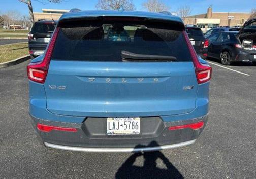2023 Volvo XC40 B5 Plus Bright Theme