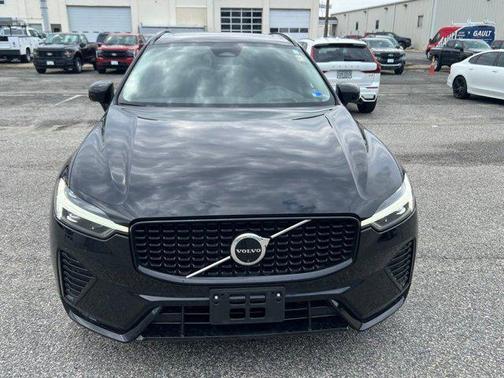 2024 Volvo XC60 B5 Ultimate Dark Theme