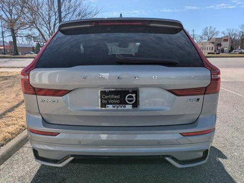 2024 Volvo XC60 Plus Dark Theme