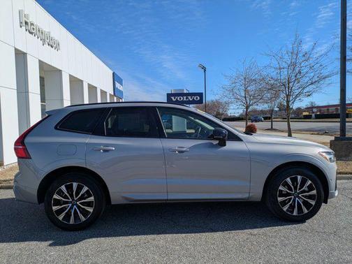 2024 Volvo XC60 Plus Dark Theme