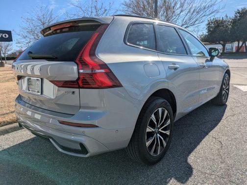 2024 Volvo XC60 Plus Dark Theme