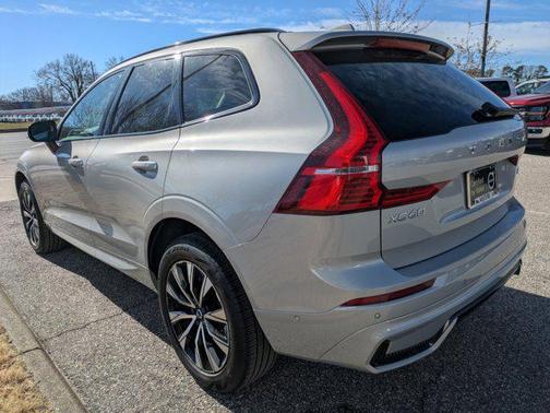 2024 Volvo XC60 Plus Dark Theme