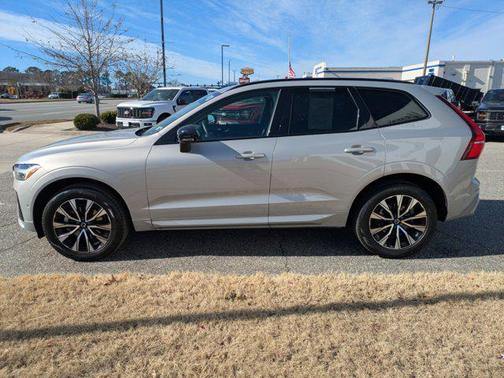 2024 Volvo XC60 Plus Dark Theme