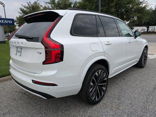 2026 Volvo XC90 Plug-In Hybrid T8 Ultra Dark Theme 6-Seater