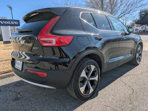 Onyx Black Metallic 2025 Volvo XC40 B5 Plus Bright Theme