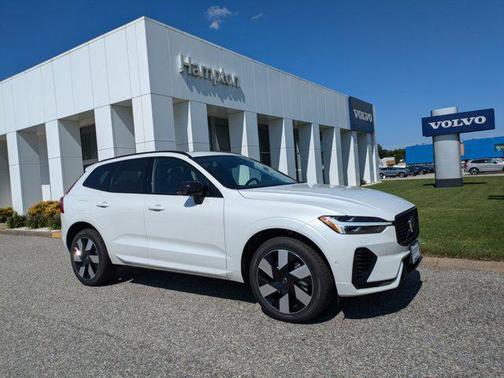 2025 Volvo XC60 Plug-In Hybrid T8 Plus