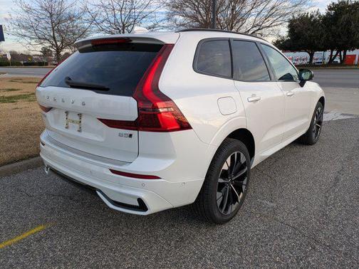 2026 Volvo XC60 B5 Plus