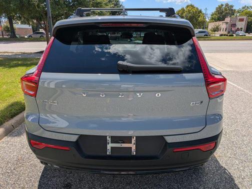 2024 Volvo XC40 B5 Plus Dark Theme