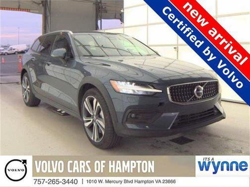 2025 Volvo V60 Cross Country Plus, B5 AWD Gas (mild hybrid)