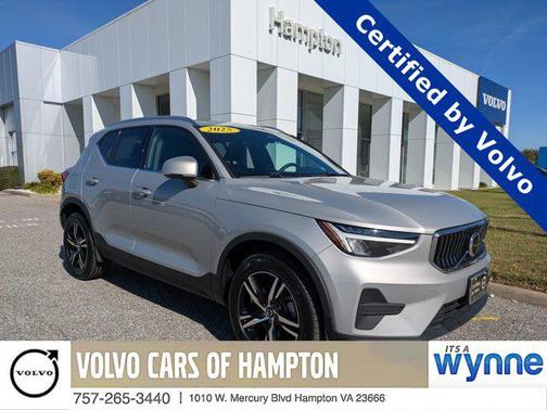 2025 Volvo XC40 B5 Core Bright Theme