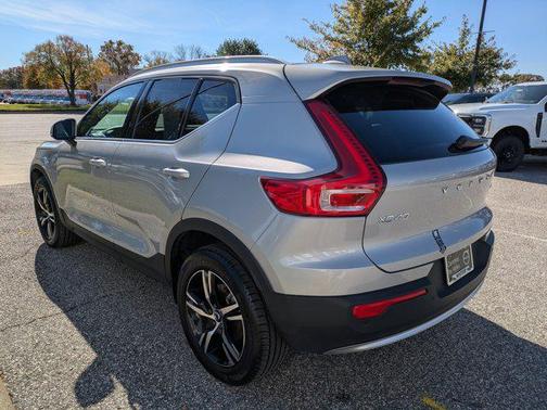 2025 Volvo XC40 B5 Core Bright Theme