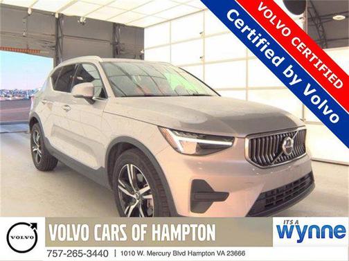 2025 Volvo XC40 B5 Core Bright Theme