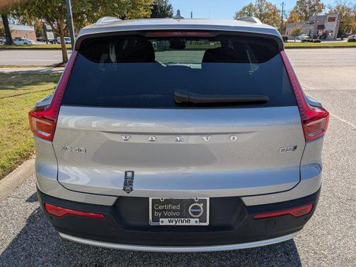 2025 Volvo XC40 B5 Core Bright Theme