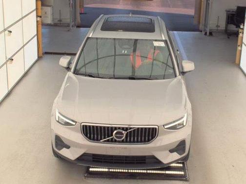 2025 Volvo XC40 B5 Core Bright Theme