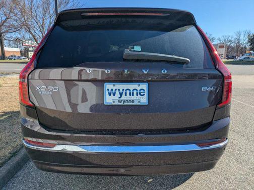 2025 Volvo XC90 B6 Core