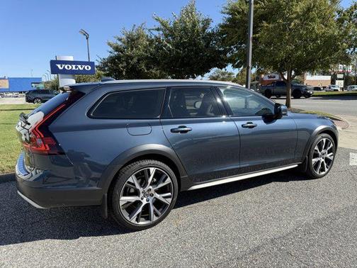 2024 Volvo V90 Cross Country B6 Ultimate