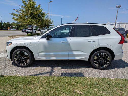 Crystal White Metallic 2026 Volvo XC60 Plug-In Hybrid Plus, T8 AWD Electric/Gasoline, Dark