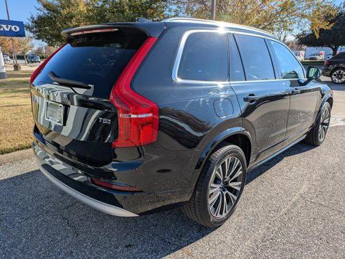2022 Volvo XC90 T5 Momentum