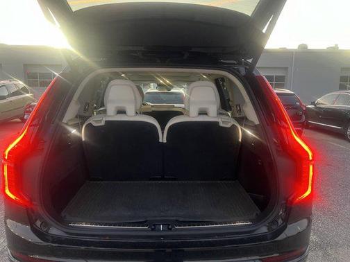 2022 Volvo XC90 T5 Momentum