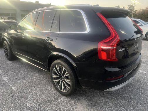 2022 Volvo XC90 T5 Momentum