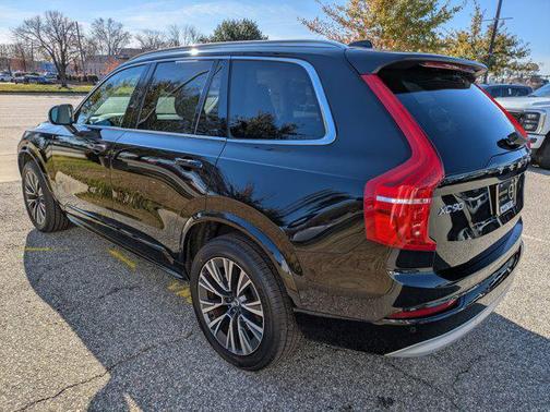2022 Volvo XC90 T5 Momentum