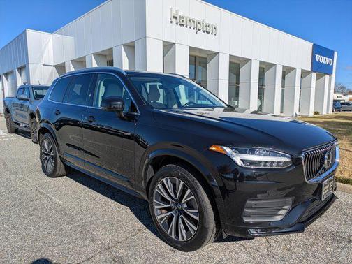 2022 Volvo XC90 T5 Momentum