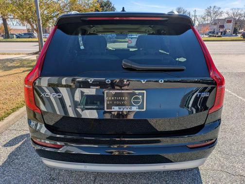 2022 Volvo XC90 T5 Momentum