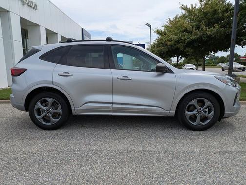 Iconic Silver Metallic 2023 Ford Escape ST-Line