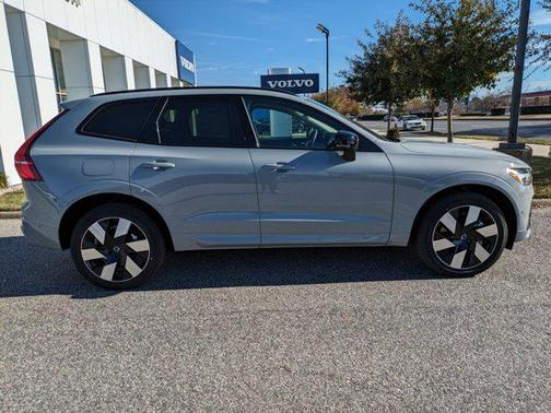 2024 Volvo XC60 Recharge Plug-In Hybrid T8 Plus Dark Theme