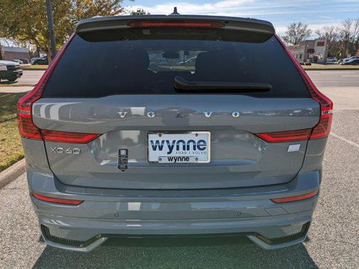 2024 Volvo XC60 Recharge Plug-In Hybrid T8 Plus Dark Theme