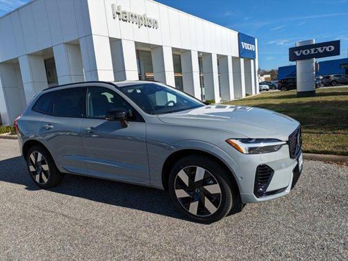 2024 Volvo XC60 Recharge Plug-In Hybrid T8 Plus Dark Theme