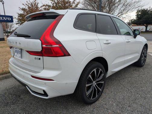 2025 Volvo XC60 B5 Plus