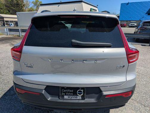 2023 Volvo XC40 B5 Plus Dark Theme