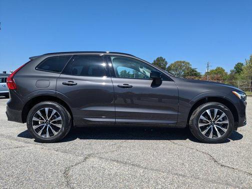 2025 Volvo XC60 B5 Core