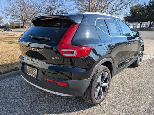 2025 Volvo XC40 B5 Plus Bright Theme