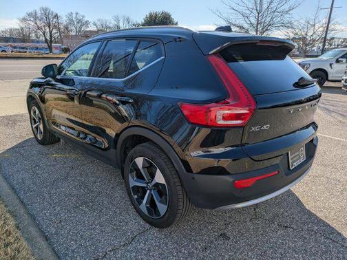 2025 Volvo XC40 B5 Plus Bright Theme